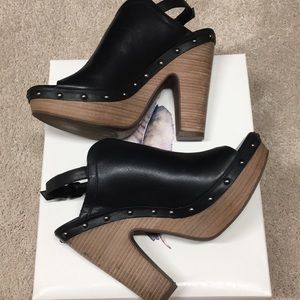 Jessica Simpson Daine Clogs Black